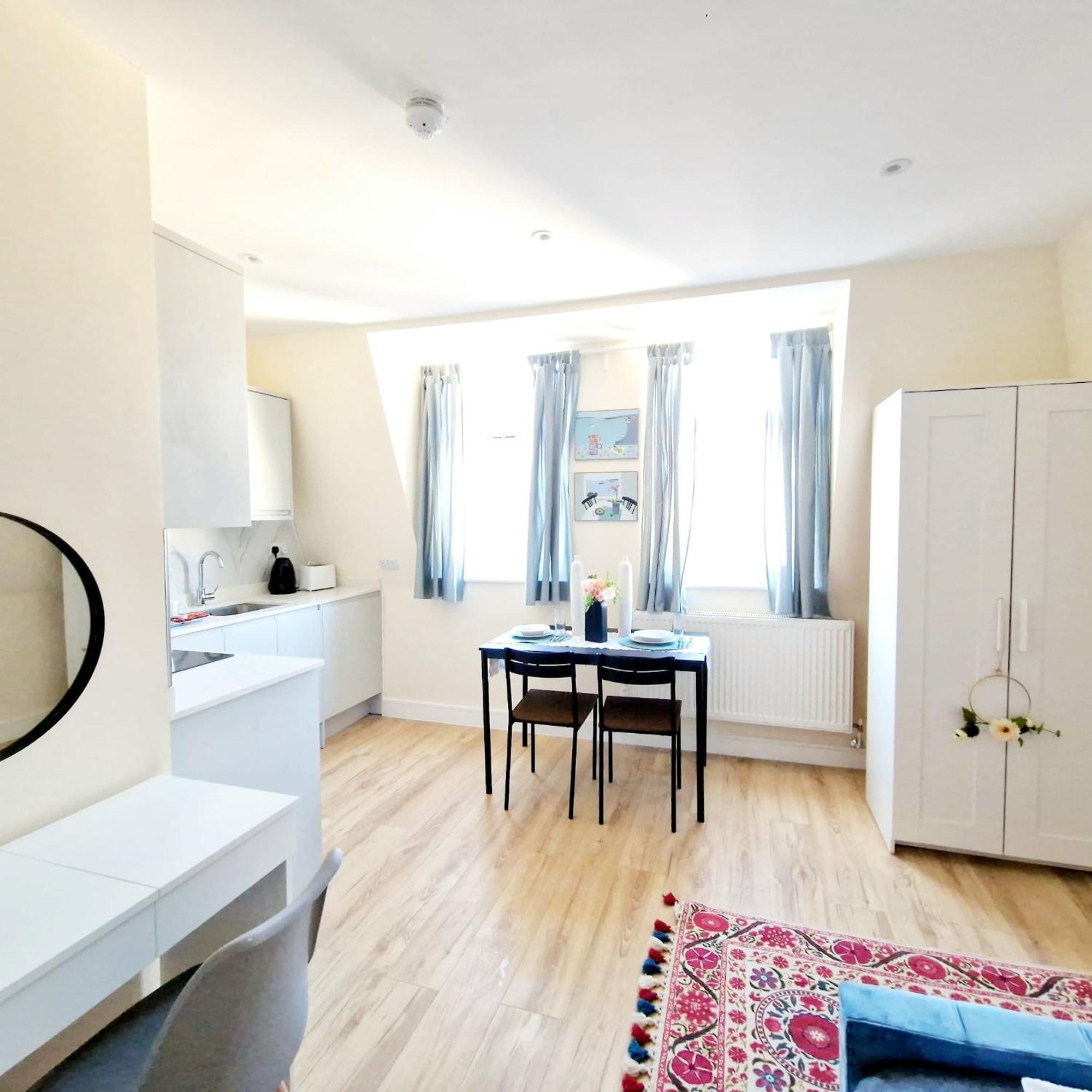 Crendon House Boutique Hotel High Wycombe Buckinghamshire ภายนอก รูปภาพ